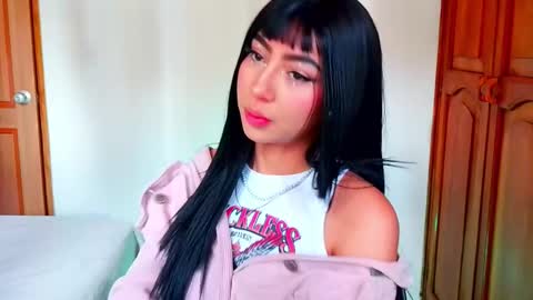 Emma web online show from November 1, 4:20 pm