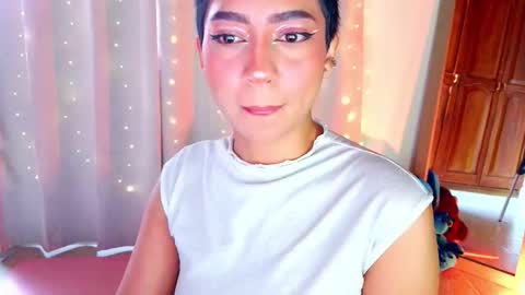 Emma web online show from March 6, 5:42 pm