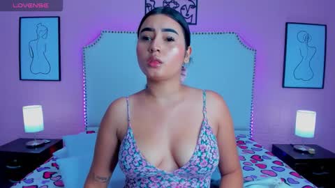 emma_whitee_ online show from November 7, 2:06 pm