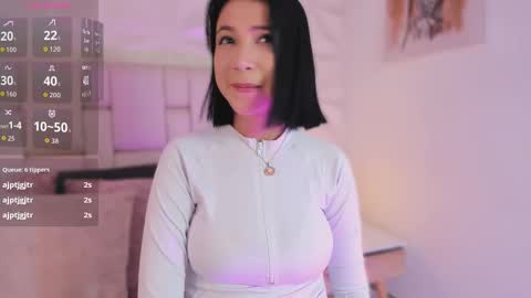 Snapshot of emma_woods__ chatting on October 2, 7:43 pm emma_woods__ online show from October 2, 7:43 pm