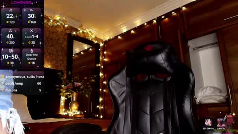 Snapshot of emma_xue chatting on December 18, 10:57 pm Emma online show from December 18, 10:57 pm