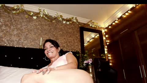 Snapshot of emma_xue chatting on December 23, 10:33 pm Emma online show from December 23, 10:33 pm