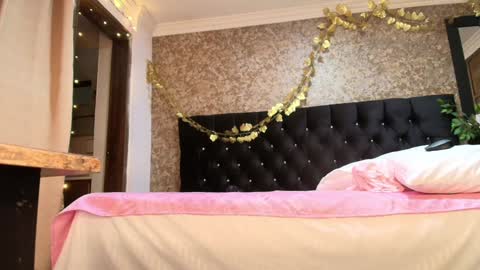 Snapshot of emma_xue chatting on January 24, 1:24 am Emma online show from January 24, 1:24 am