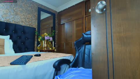 Snapshot of emma_xue chatting on February 8, 7:38 pm Emma online show from February 8, 7:38 pm