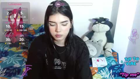 Snapshot of emma_yui19 chatting on October 28, 11:18 pm emma online show from October 28, 11:18 pm