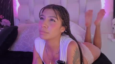 emmaa00_ online show from March 28, 6:18 pm