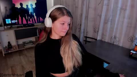 Snapshot of emmaa_hostt chatting on July 12, 12:34 am Ema .l. online show from July 12, 12:34 am