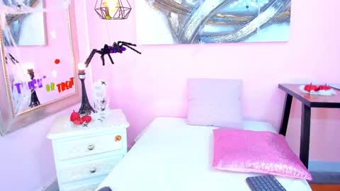 Snapshot of emmaa_sandoval chatting on October 16, 5:36 pm Emma online show from October 16, 5:36 pm