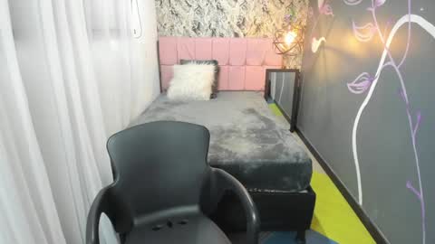 Snapshot of emmaaevans_ chatting on January 28, 11:49 am Emma Evans online show from January 28, 11:49 am
