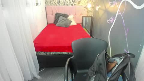 Snapshot of emmaaevans_ chatting on February 3, 11:53 am Emma Evans online show from February 3, 11:53 am
