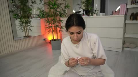 emmablanco online show from April 7, 4:13 am