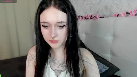 Snapshot of emmablissa chatting on June 4, 1:22 am emmablissa online show from June 4, 1:22 am