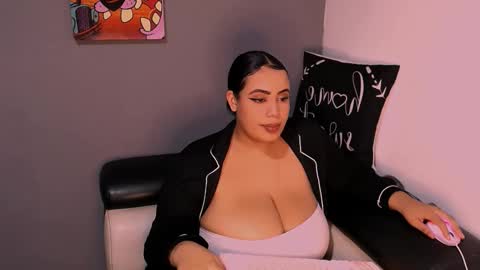 emmacamille2 online show from November 28, 12:46 am