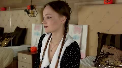 EmmaCamm online show from October 31, 1:23 pm