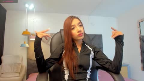 Snapshot of emmacarther chatting on November 9, 5:44 pm Emma online show from November 9, 5:44 pm