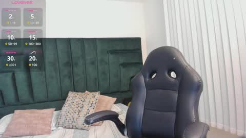 Snapshot of emmacarther chatting on November 13, 5:56 pm Emma online show from November 13, 5:56 pm