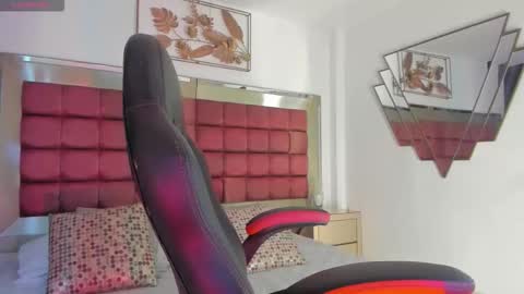 Snapshot of emmacarther chatting on November 23, 5:57 pm Emma online show from November 23, 5:57 pm