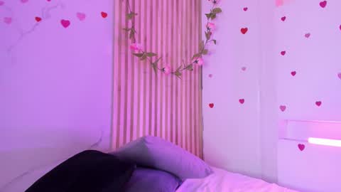 emmaclark_1 online show from September 12, 8:31 pm