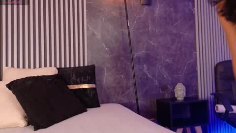 emmaclark_1 online show from December 15, 10:14 pm