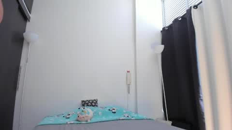 Snapshot of emmaclark_1 chatting on May 21, 7:43 pm emmaclark_1 online show from May 21, 7:43 pm