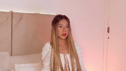 E M M A  online show from March 27, 4:51 pm