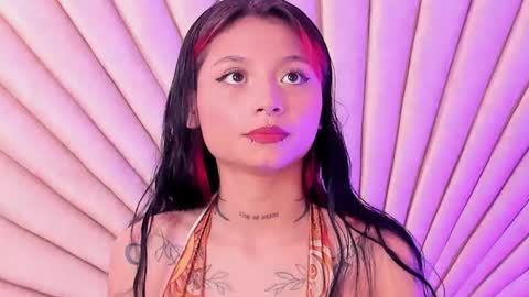 Snapshot of emmaduff_ chatting on October 3, 11:40 am online show from October 3, 11:40 am