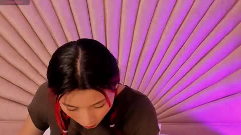 Snapshot of emmaduff_ chatting on October 7, 11:29 am online show from October 7, 11:29 am