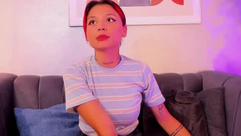 Snapshot of emmaduff_ chatting on October 8, 11:52 am online show from October 8, 11:52 am