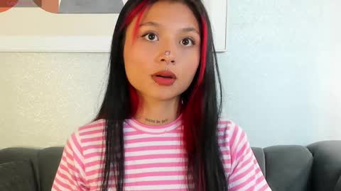 Snapshot of emmaduff_ chatting on October 14, 11:55 am online show from October 14, 11:55 am