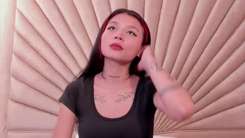 Snapshot of emmaduff_ chatting on October 15, 11:54 am online show from October 15, 11:54 am