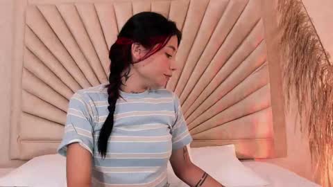 Snapshot of emmaduff_ chatting on October 23, 11:42 am online show from October 23, 11:42 am