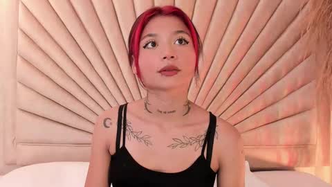 Snapshot of emmaduff_ chatting on October 25, 11:40 am online show from October 25, 11:40 am