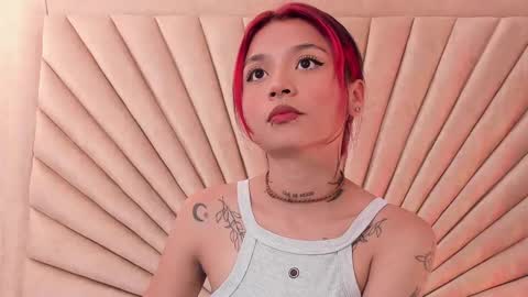 Snapshot of emmaduff_ chatting on October 27, 11:58 am online show from October 27, 11:58 am