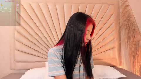 Snapshot of emmaduff_ chatting on November 6, 12:28 pm online show from November 6, 12:28 pm