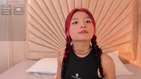 Snapshot of emmaduff_ chatting on November 8, 12:27 pm online show from November 8, 12:27 pm