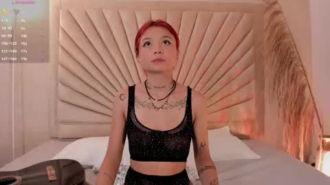 Snapshot of emmaduff_ chatting on November 11, 12:16 pm online show from November 11, 12:16 pm