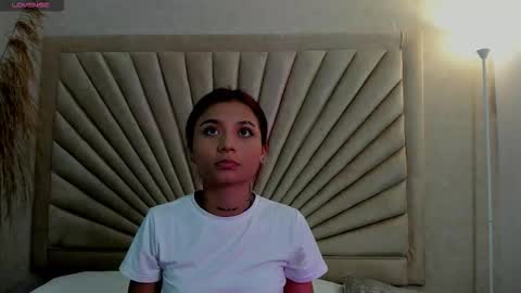 Snapshot of emmaduff_ chatting on November 27, 11:45 am online show from November 27, 11:45 am