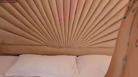 Snapshot of emmaduff_ chatting on December 2, 11:48 am online show from December 2, 11:48 am