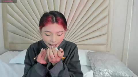 Snapshot of emmaduff_ chatting on December 3, 11:30 am online show from December 3, 11:30 am