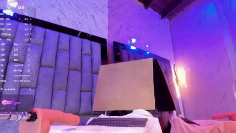 Snapshot of emmaduque chatting on December 10, 11:19 pm Emma Duque online show from December 10, 11:19 pm