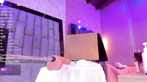 Snapshot of emmaduque chatting on December 15, 11:20 pm Emma Duque online show from December 15, 11:20 pm