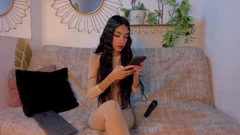 Snapshot of emmaduque chatting on November 1, 7:49 pm Emma Duque online show from November 1, 7:49 pm