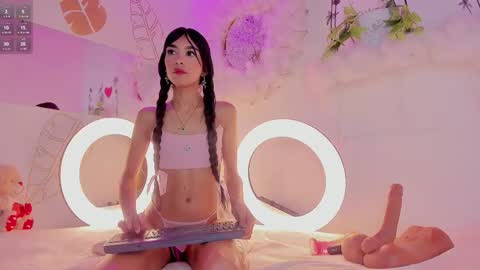 Snapshot of emmaduque chatting on November 23, 6:52 pm Emma Duque online show from November 23, 6:52 pm