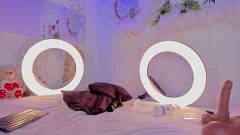 Snapshot of emmaduque chatting on November 30, 10:58 pm Emma Duque online show from November 30, 10:58 pm