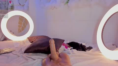 Snapshot of emmaduque chatting on December 1, 11:04 am Emma Duque online show from December 1, 11:04 am