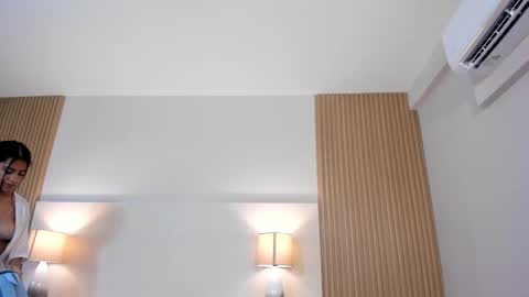 emmaespencer  online show from February 21, 11:11 am