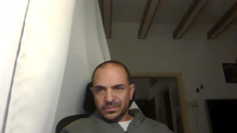 Snapshot of emmagold123 chatting on December 25, 4:33 am Ariel online show from December 25, 4:33 am