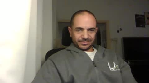 Snapshot of emmagold123 chatting on December 26, 4:43 am Ariel online show from December 26, 4:43 am