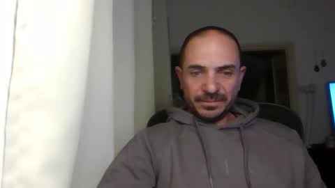 Snapshot of emmagold123 chatting on February 4, 8:28 pm Ariel online show from February 4, 8:28 pm