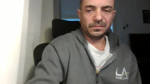 Snapshot of emmagold123 chatting on February 26, 3:32 am Ariel online show from February 26, 3:32 am